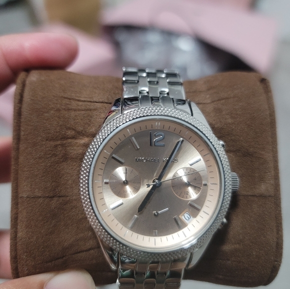 Michael Kors Watch - Picture 5 of 6